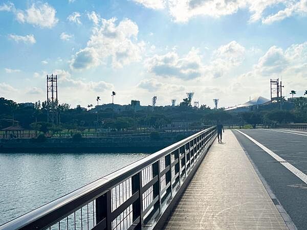 沖縄県営奥武山公園まで2100m