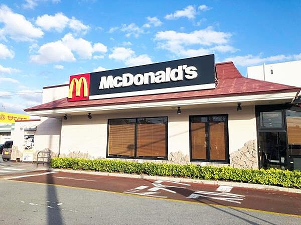 マクドナルド 泡瀬店まで550m