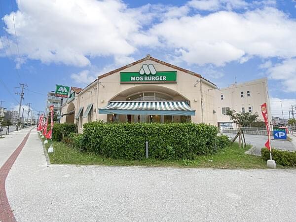 モスバーガー北谷店まで81m