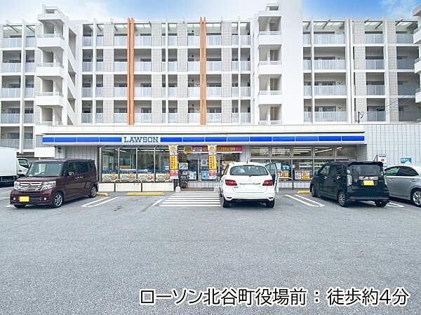 ローソン 北谷町役場前店まで110m