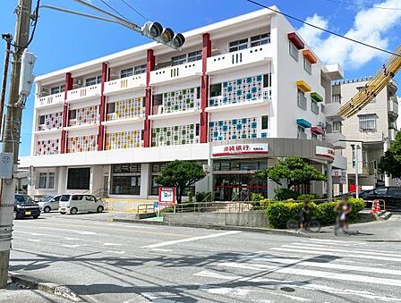 沖縄銀行 内間支店まで450m