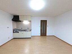 ミレニアムX 101 1階2LDKのリビング/ダイニング