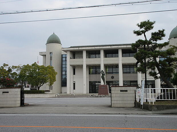 長浜市立北中学校まで2303m