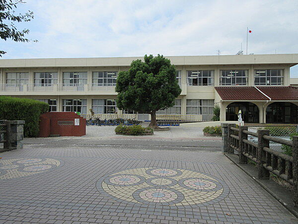 長浜市立長浜北小学校まで724m