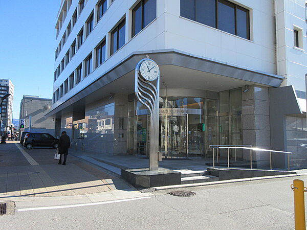 長浜信用金庫本店まで391m