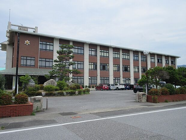 長浜市立東中学校まで1063m