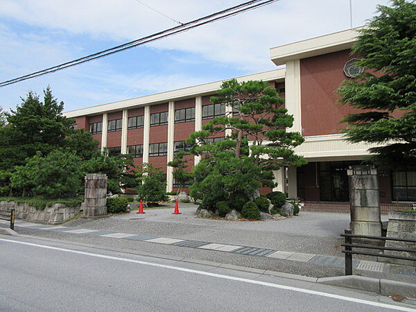 長浜市立神照小学校まで520m