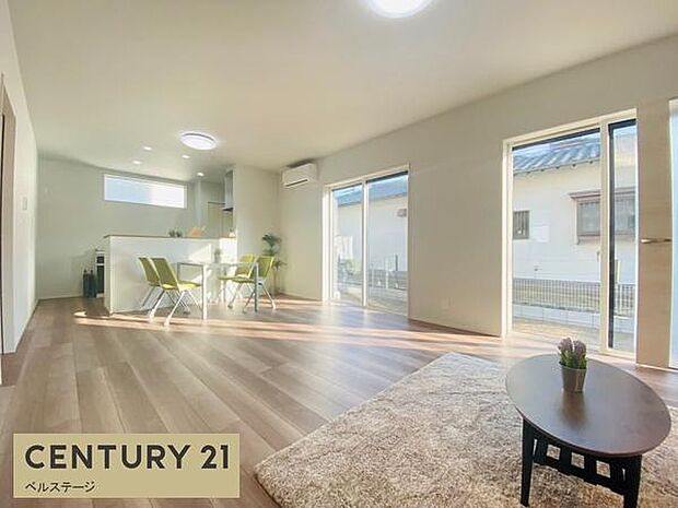 明るい家族の笑顔も増えるリビング