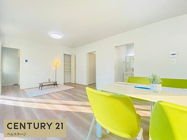 窓からしっかり光が入りポカポカ！