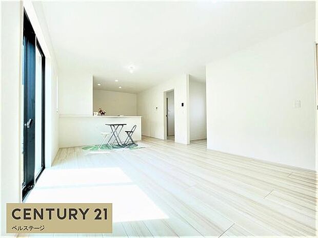 同仕様 ゆったりくつろげる広々リビング!