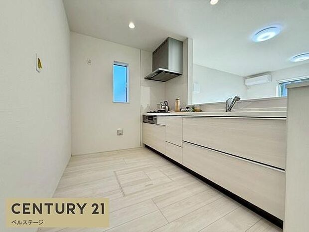 とても広くみんなでも料理が楽しめます!