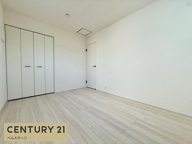 フローリングが綺麗でお洒落な部屋