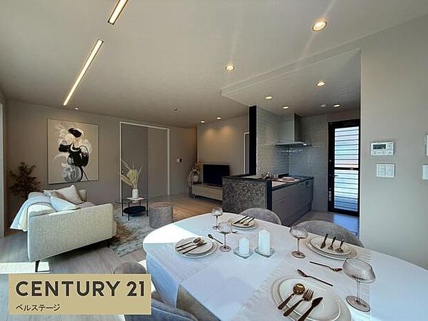 明るい広いダイニングスペース!