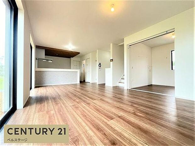 同仕様 ゆったりくつろげる広々リビング!