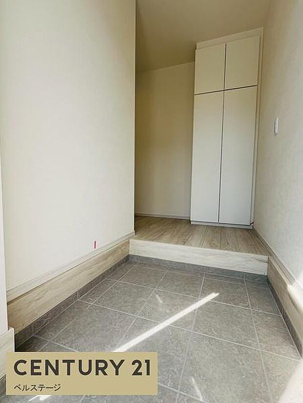 広く温かみのある玄関でほっこりします!