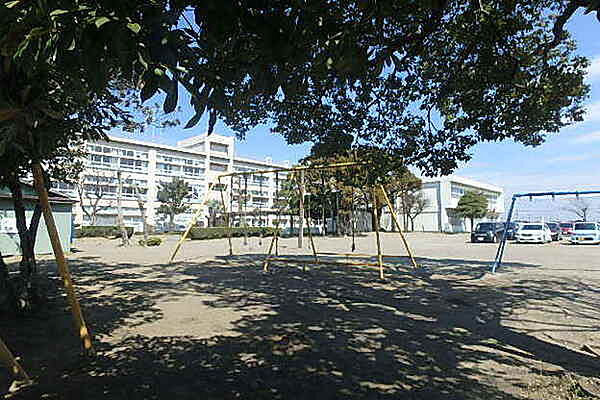 木更津市立岩根小学校まで1327m