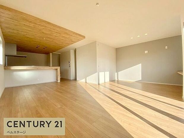 明るい家族の笑顔も増えるリビング