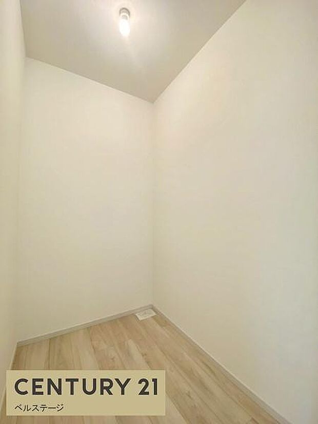 大容量収納で室内スッキリ！効率よく整理！