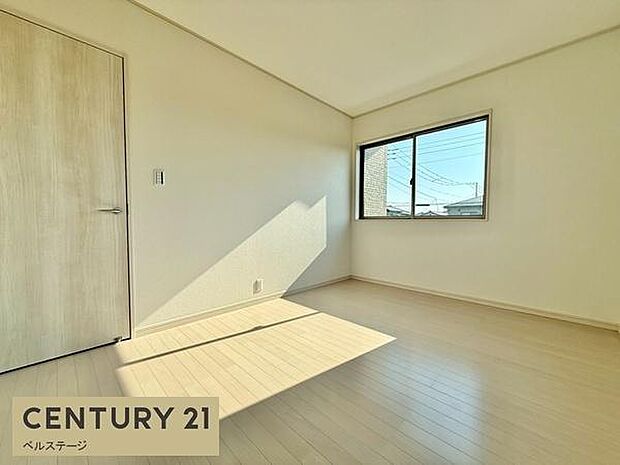 日差しが心地良い明るいお部屋！