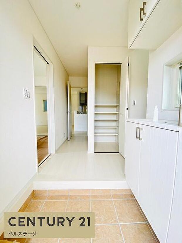 同仕様　収納力のある玄関先は片付け上手