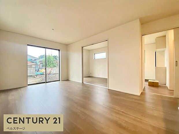 明るい広いダイニングスペース!