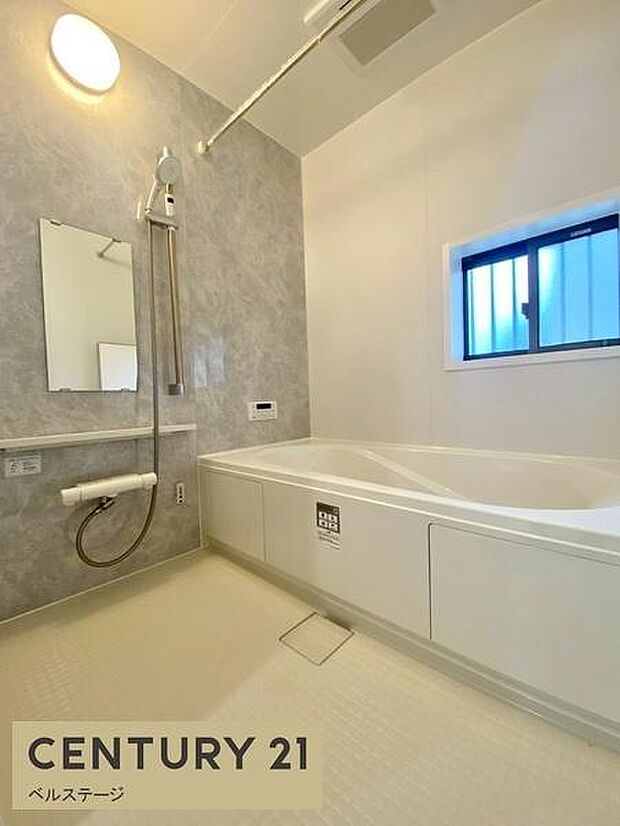 ゆったりバスルームで1日の疲れも癒せます