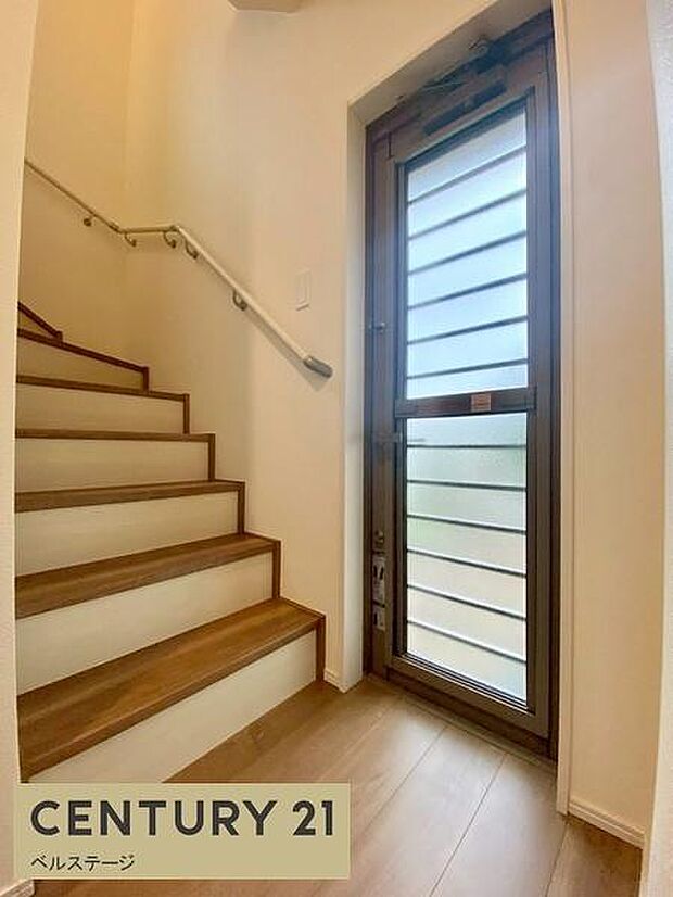 手すり付きでお子様や将来も安心!