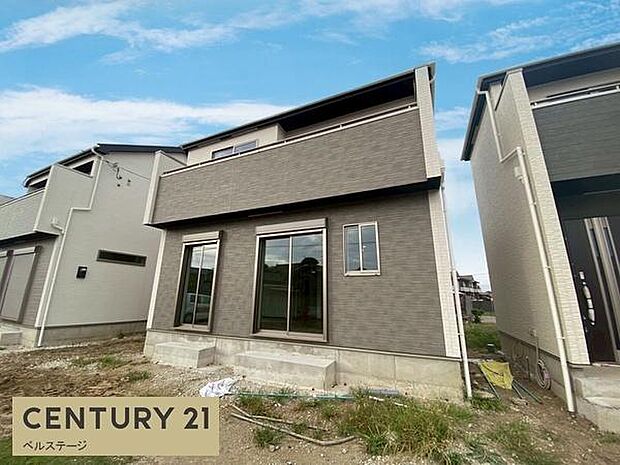 周辺は広々としていて開放的です！