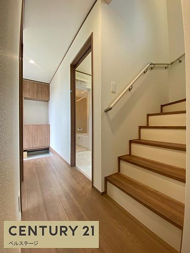 手すり付きでお子様や将来も安心！