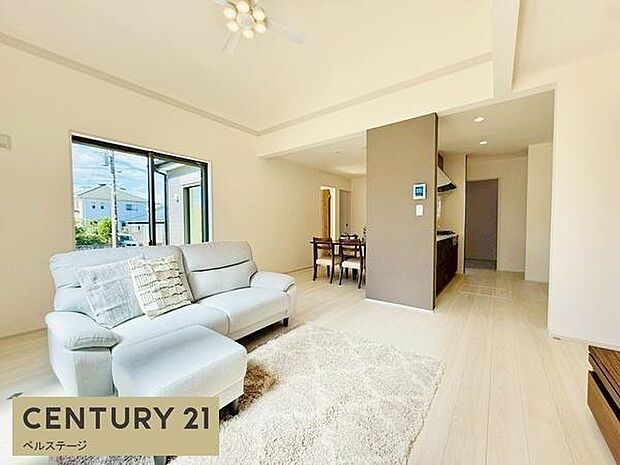 明るい広いダイニングスペース！