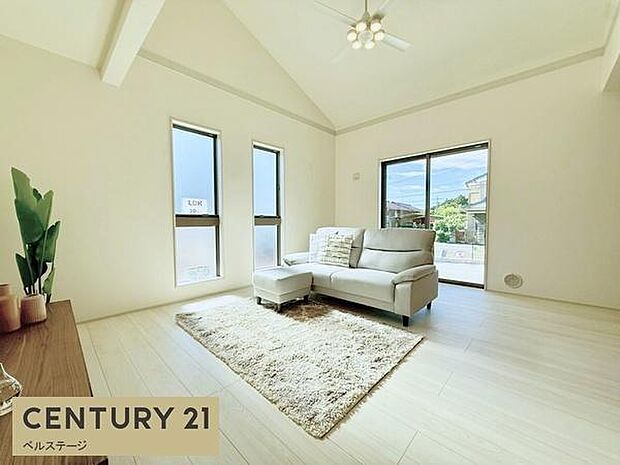 開放感と品格のあるリビング空間