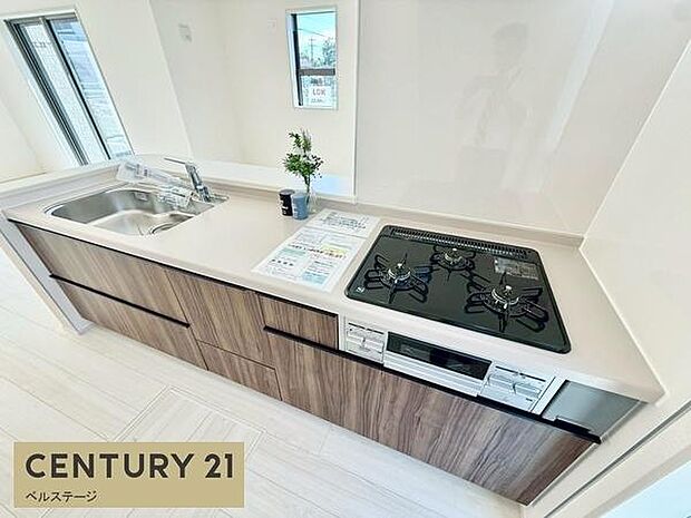 収納スペース豊富のキッチンです！