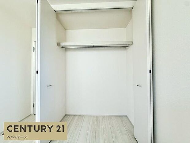 各部屋に大容量の収納があり便利です