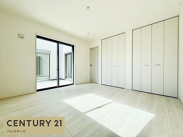 フローリングが綺麗な洋室です！