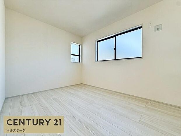 日差しが心地良い明るいお部屋！