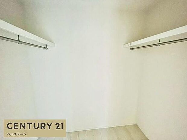 各部屋に大容量の収納があり便利です