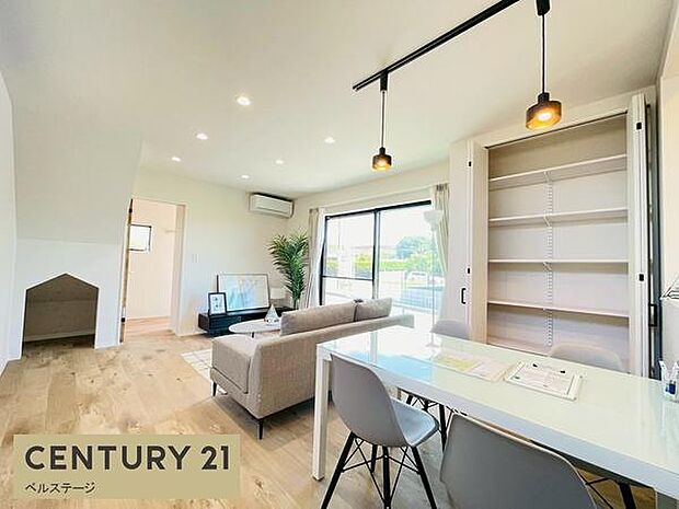 日当たり良好、広々としたリビング