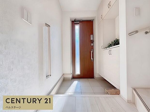 同仕様 温かく迎えてくれる明るい玄関!