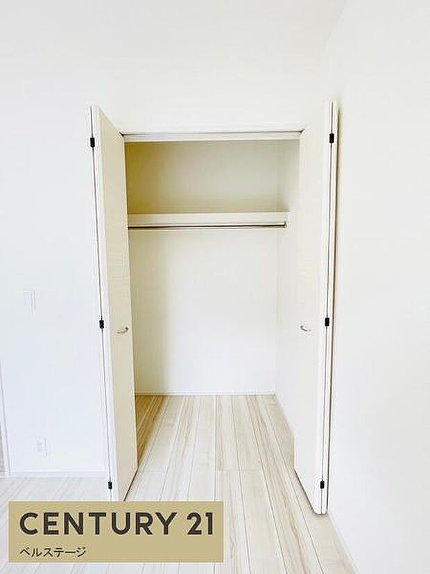 同仕様 洋服がたくさん入りますね!