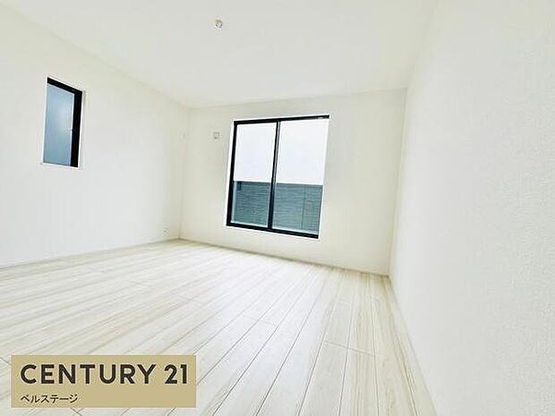 同仕様バルコニーからの出入りも楽々です!