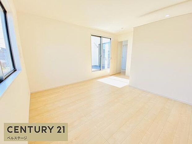 同仕様　明るい洋室で気分も上がります！