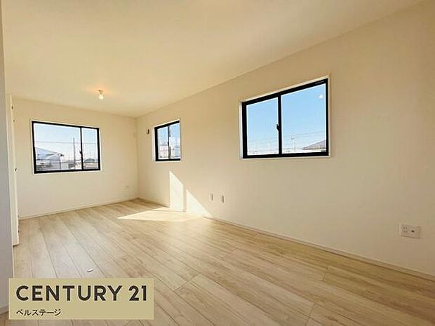 同仕様　明るい雰囲気の洋室！