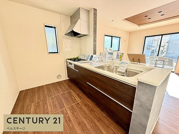 キッチンの後ろ側も広く便利です！