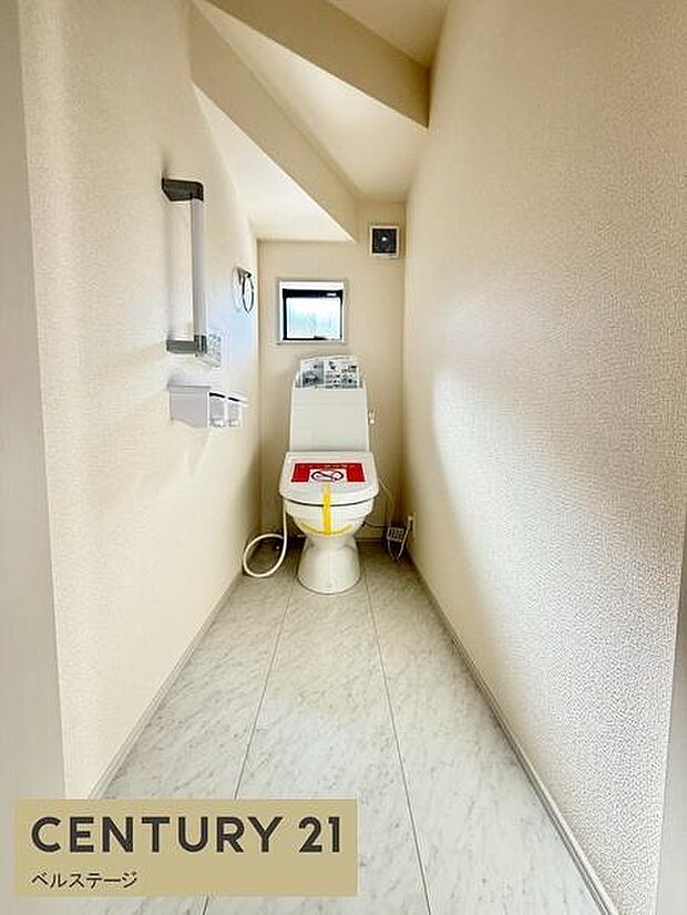 小窓付きで換気もしやすく清潔を保てます！