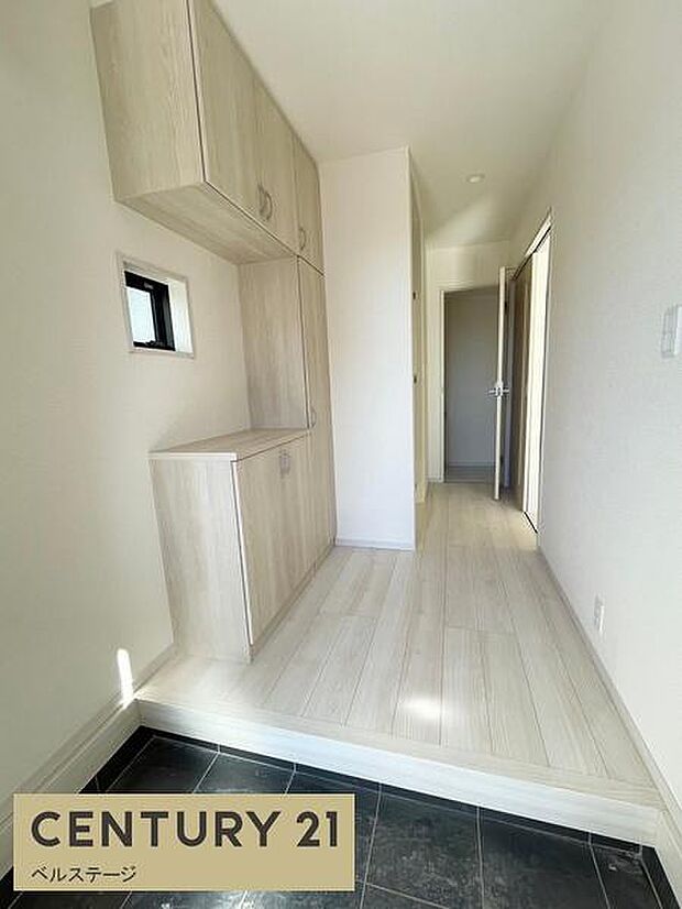 同仕様　収納力のある玄関先は片付け上手