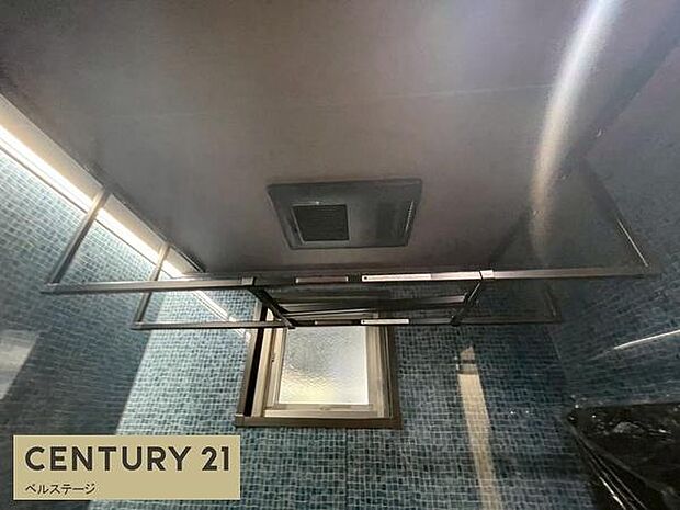 浴室は乾燥機能付で部屋干し可能！