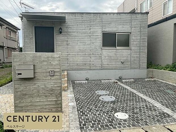 落ち着いた色合いの外観です！