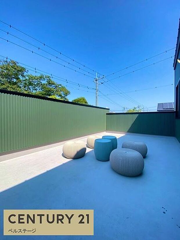 広々バルコニーで洗濯物もラクチン