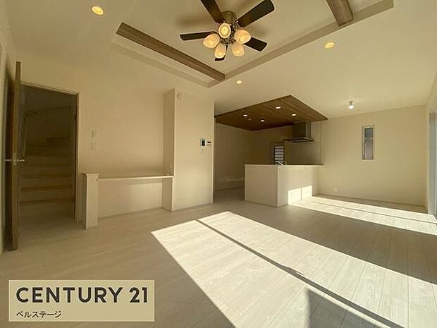 ゆったりくつろげる広々リビング！