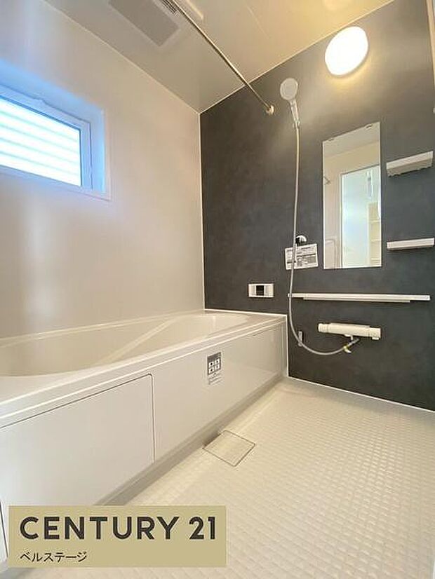 ゆったりバスルームで1日の疲れも癒せます